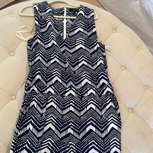 Jcrew women’s navy and white patterned v neck sleeveless jumpsuit - Picture 3 of 11